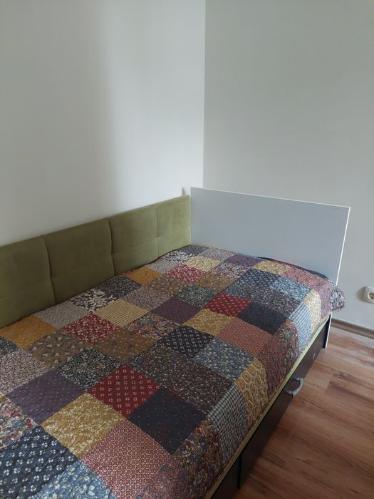 Единично легло с чекмеджета