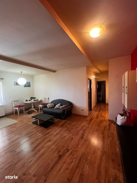 Apartament cu 3 camere, etaj 6, lift și centrală gaz