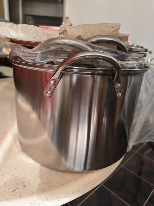 Vând set Oale inox