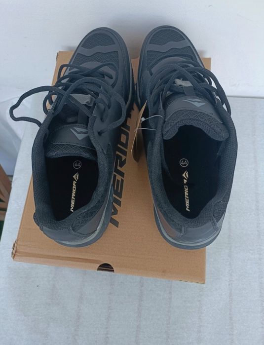 Vând pantofi ciclism