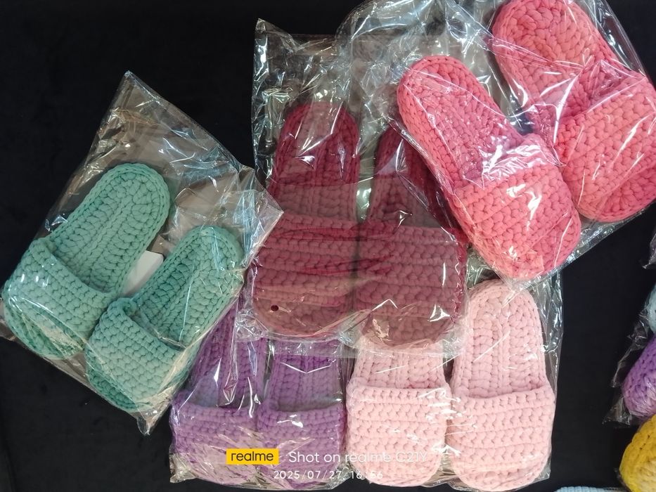 Тапочки, сумки, косметички, кашпо