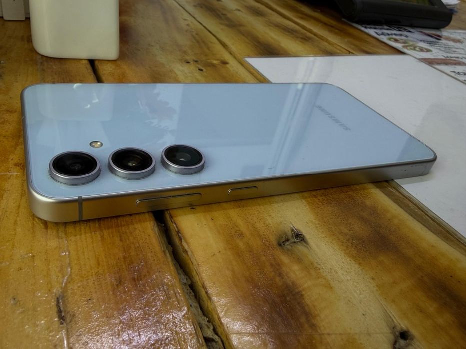 Продам Samsung S24FE 128/8