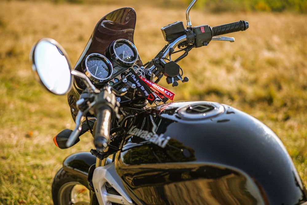 Vând motocicletă Kawasaki ER-5, ideală pentru începători