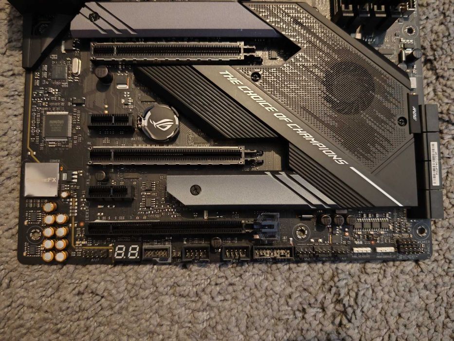 ASUS ROG Strix X570-E Gaming WIFI + RYZEN 7 5800X 8-Core (4.7 GHz )  + 32GB 3200MHZ DDR4