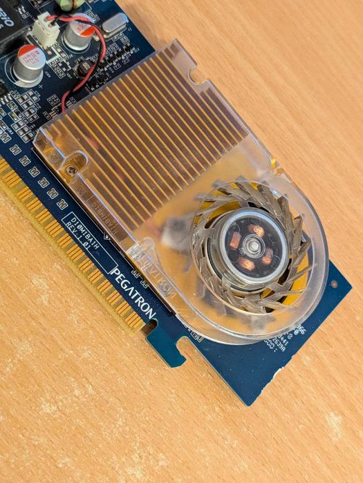 Placa video retro Pegatron Geforce 315  1GB