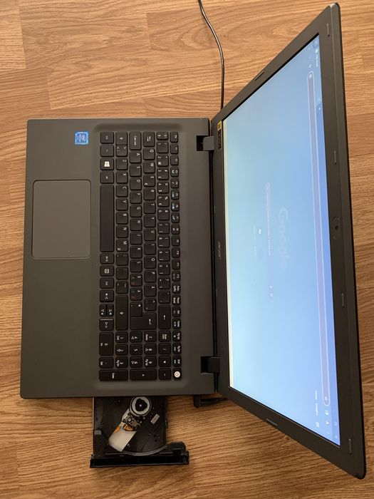 Laptop Acer Slim Display 15,6 led,700gb m,4gb ram cu incatcator