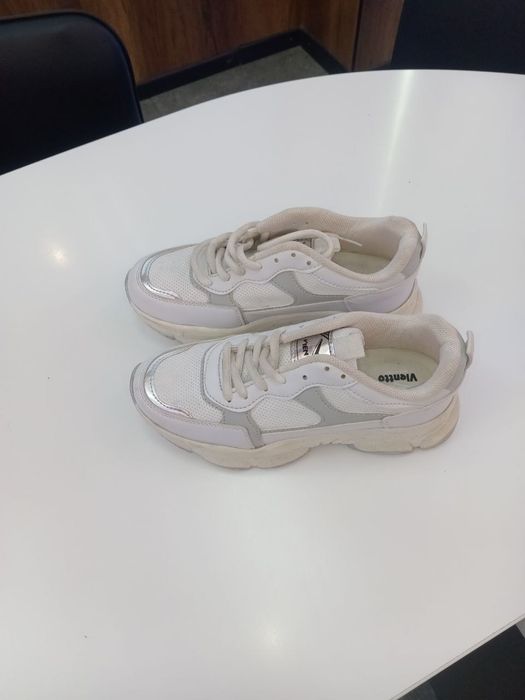 Женские кроссовка за 150000 сум