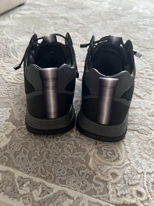 Продажа Кроссовок