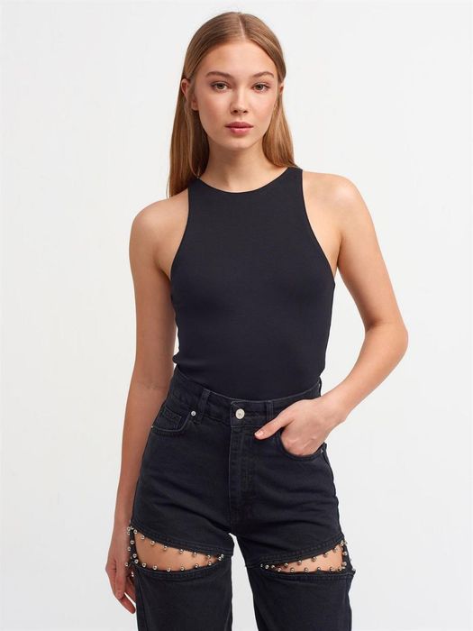 Женские топы в разных цветах