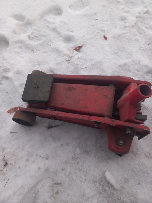 Продам домкрат 3 т