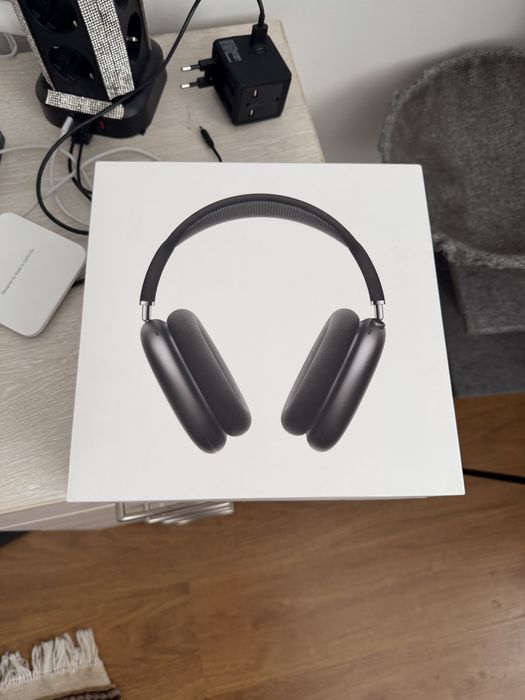 продам наушники Apple Airpods Max