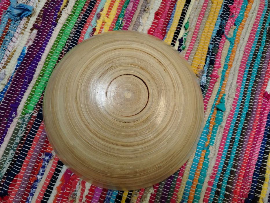 Продавам дървена купа фруктиера