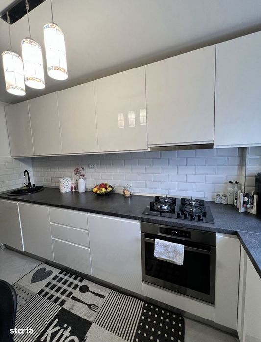 De vanzare apartament cu 3 camere, 2 balcoane, renovat, zona Pascal