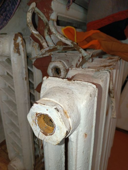 Продам батареи . радиатор отопления б. У