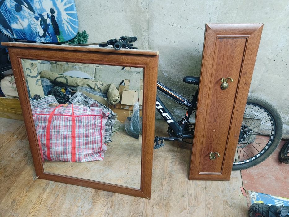 Продам зеркало вешалку