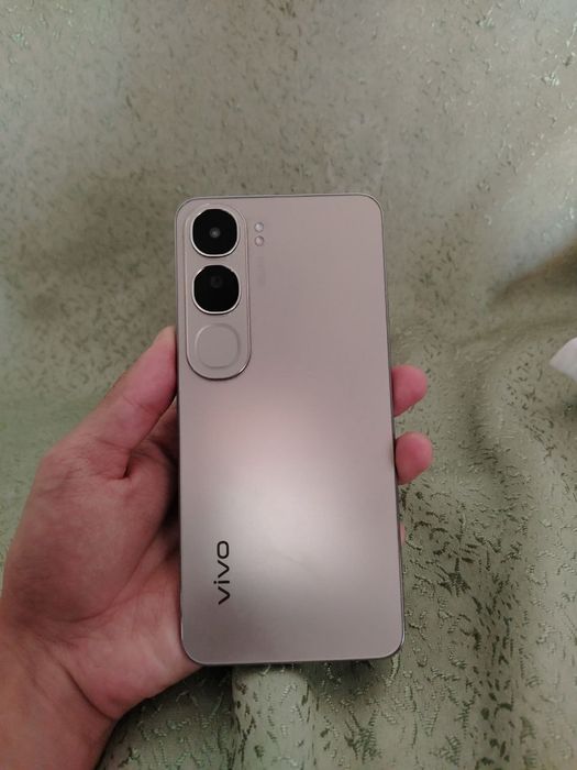 VIVO v40 lite 256 / 12 gb