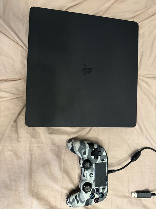 Playstation 4 slim