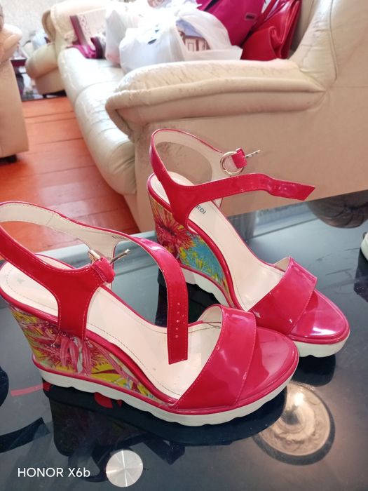 Босоножка сплошной за 5000тг