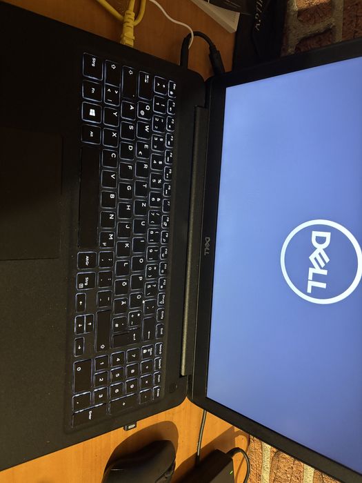 Лаптоп  Dell Latitude 3500