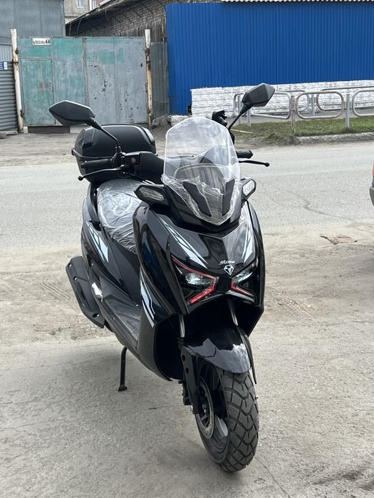 Продам новый Макси скутер