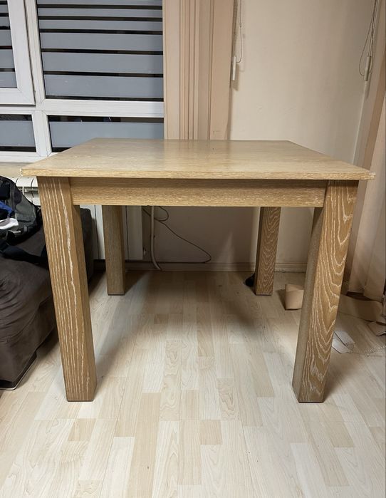 Мебели шкаф и маса