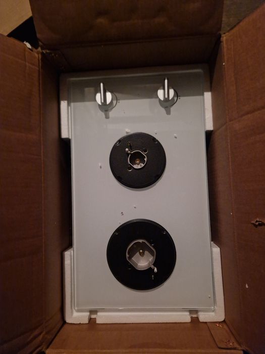 Trimmere fara fir, masa camping si plita pe gaz din sticla alba