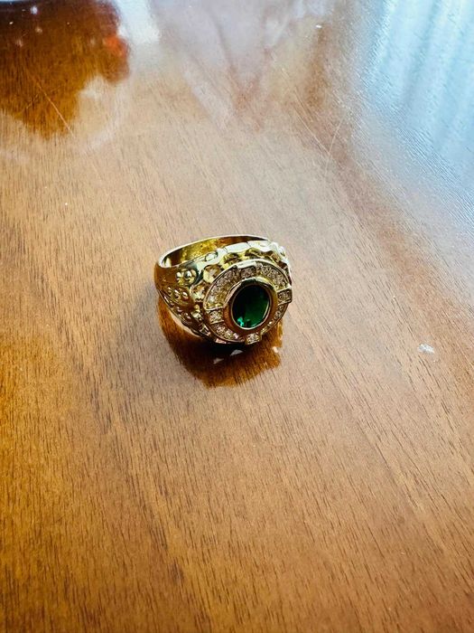 Различни позлатени накити