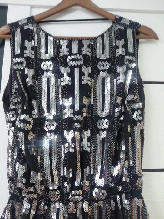 Платье в паетках и бисер.