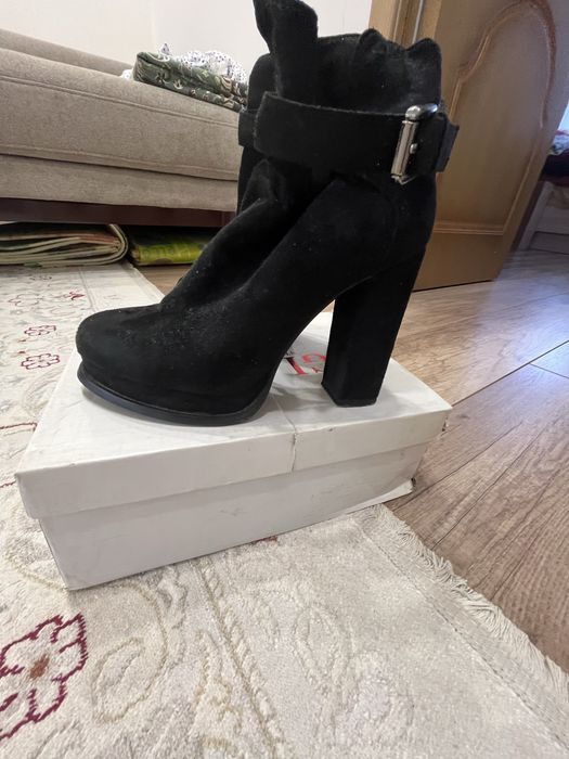 Женские замшевые ботильоны