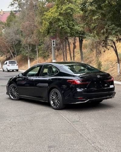 Toyota camry 80,2026