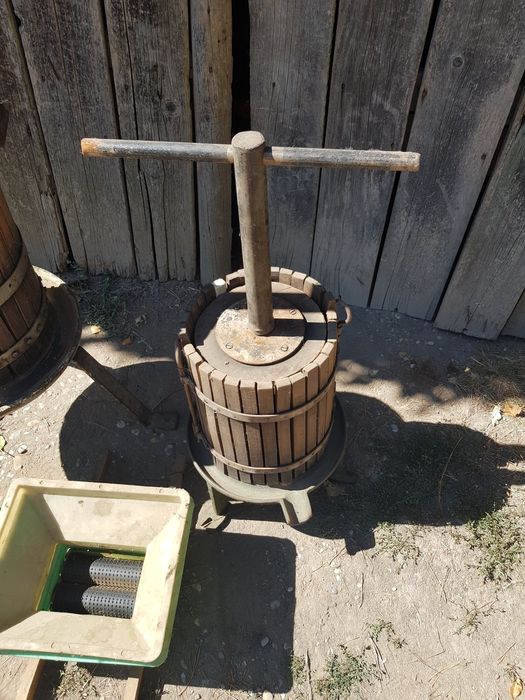 Presă struguri și zdrobitor