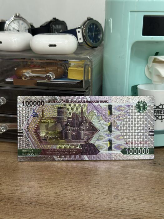 Магнит в виде 100.000узбекских сум