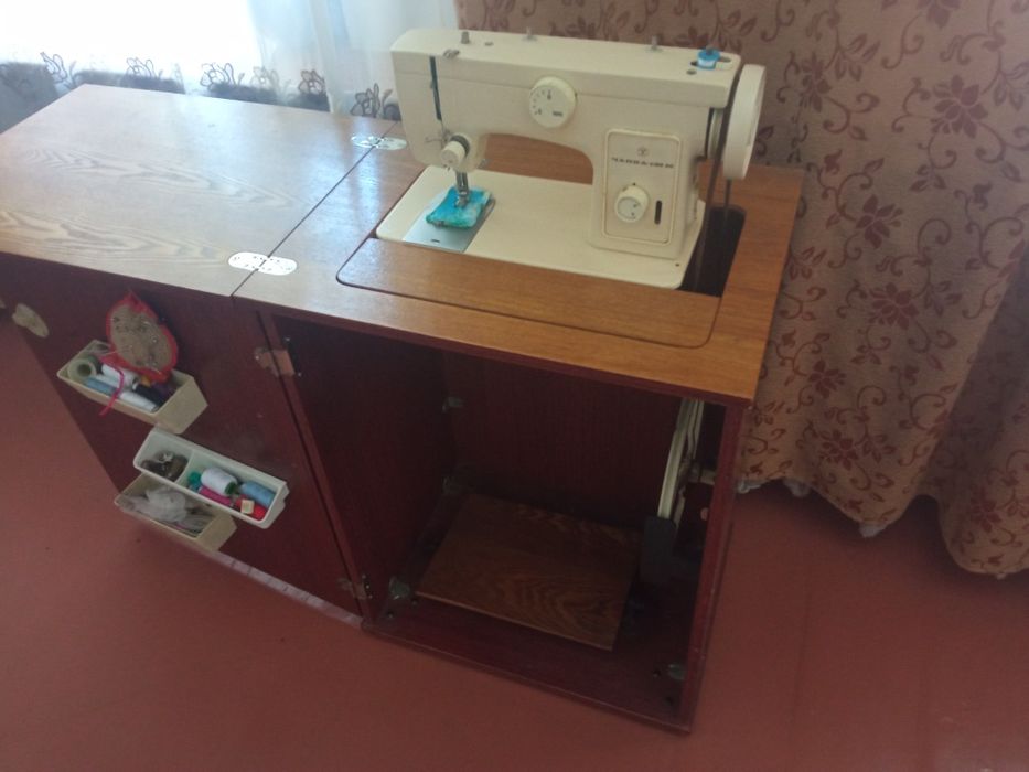 Продам швейную машину