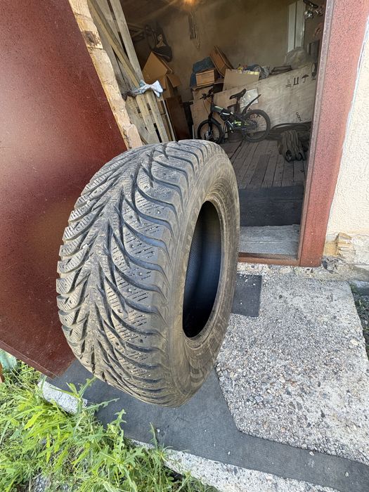 Yokohama Ice Guard Stud  285/60R18