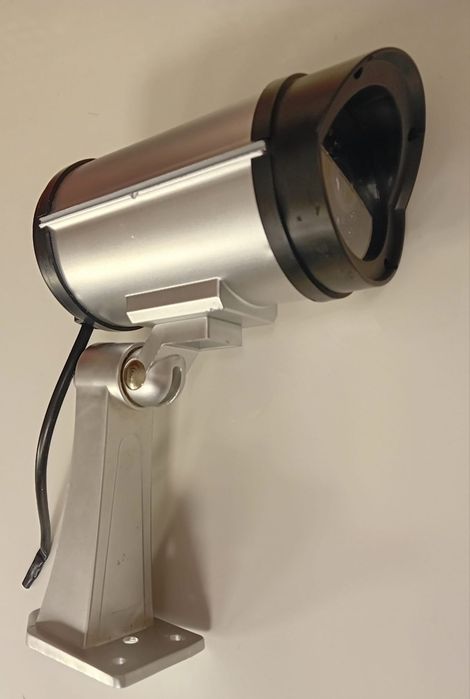 Camera supraveghere falsa