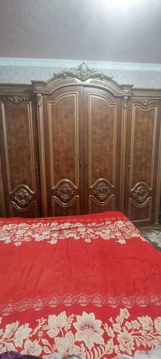 Shkaf tez va arzon sotiladi