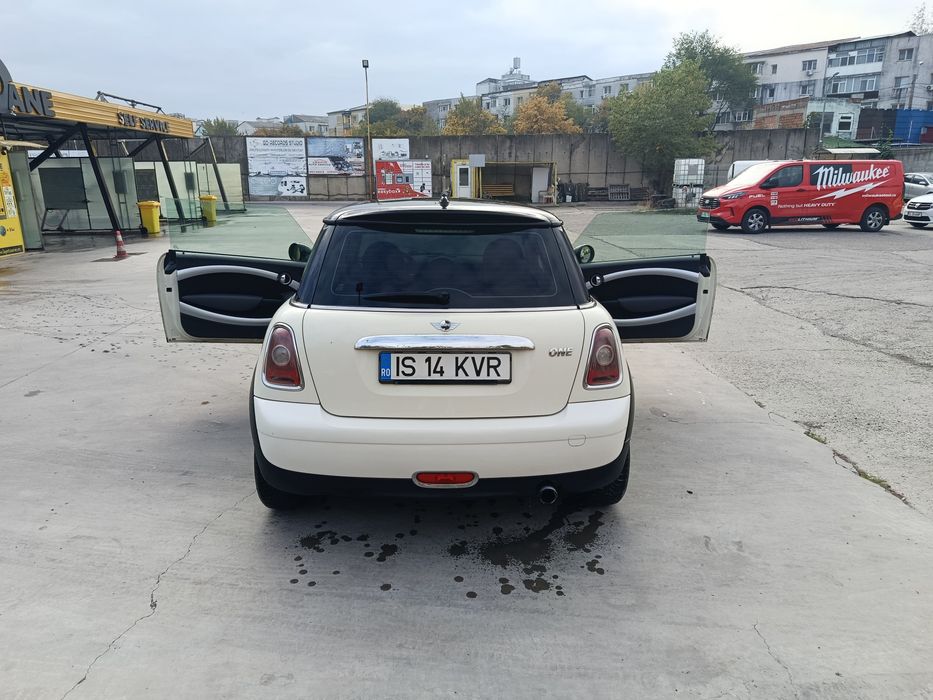 Vând Mini One 2008