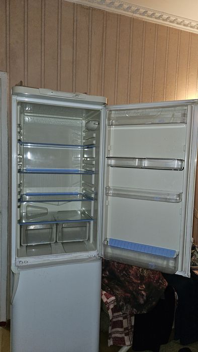 Холодильник Indesit