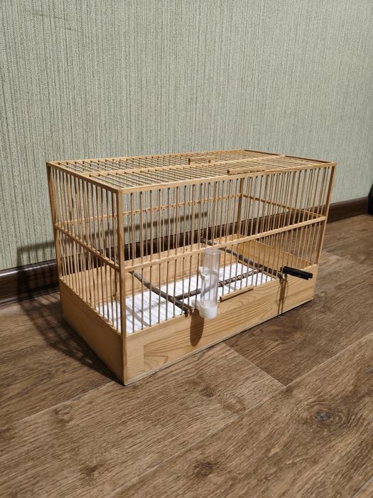 Продам клетки для мелких птиц.