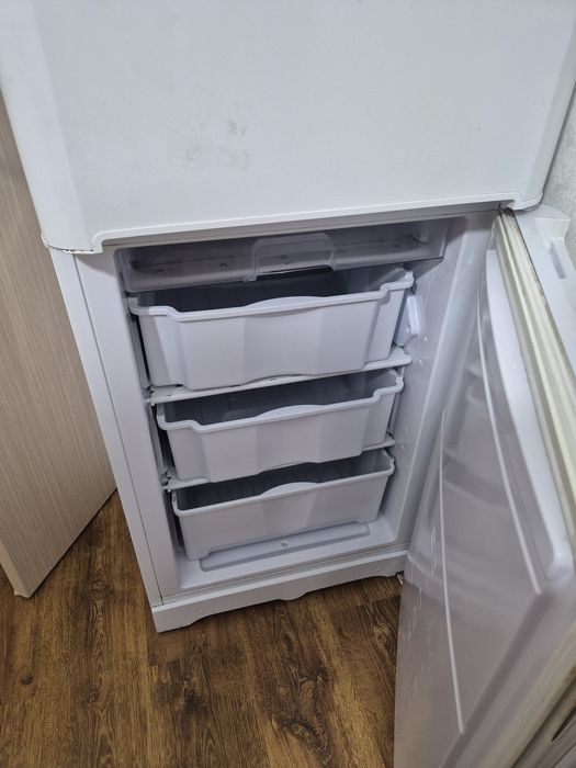 Холодильник Indesit