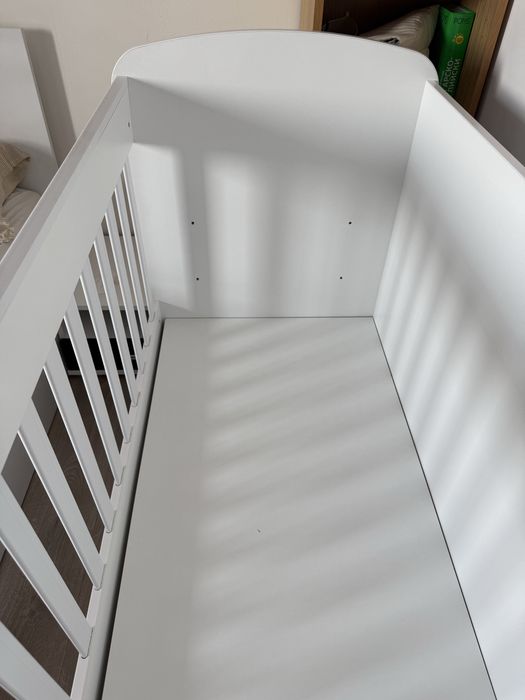 Бебешка кошара Dreamy London и подарък дрехи