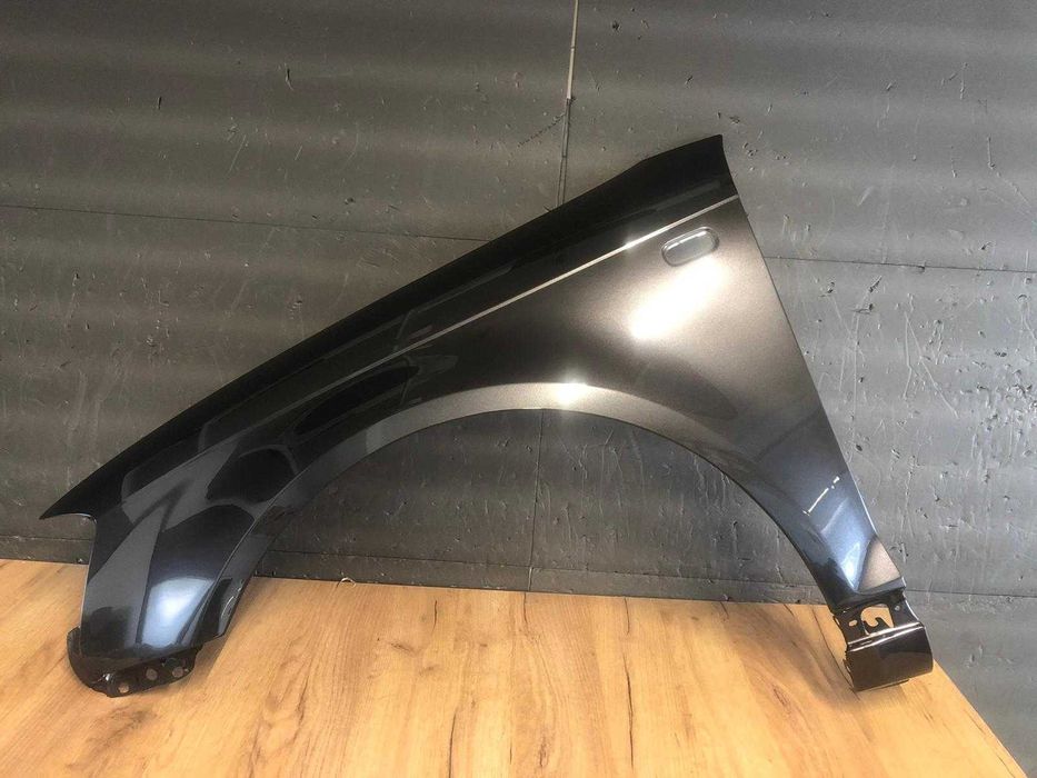 Aripa Fata Stanga Audi A3 8P An 2003-2008 (LZ7L (Maro))