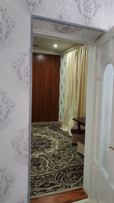 Ховли уй жихозлари билан сотилади