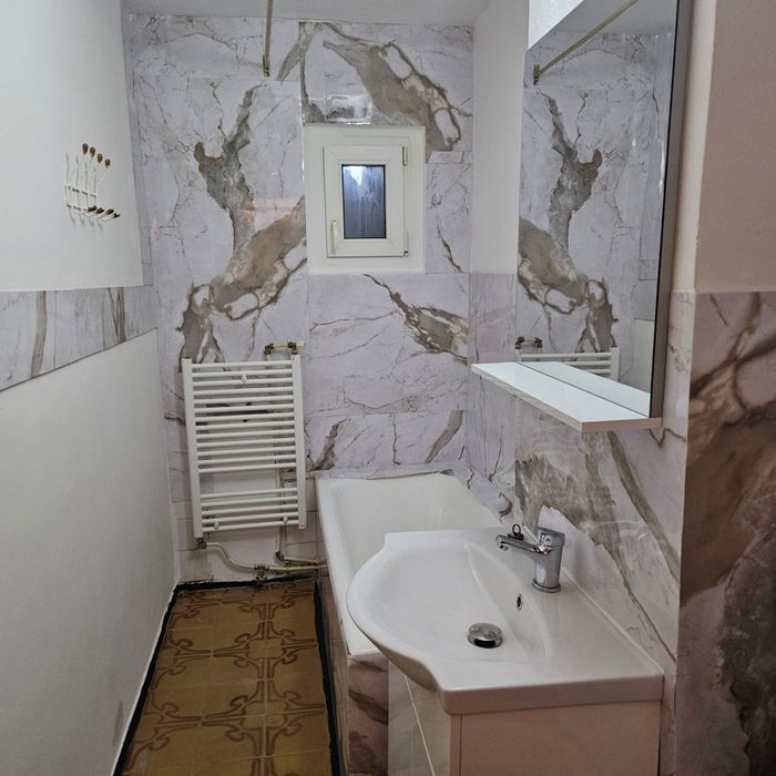 Inchiriez apartament 2 camere nemobilat