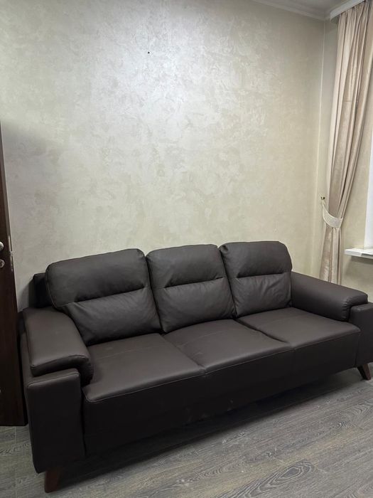 Продается кожаный диван