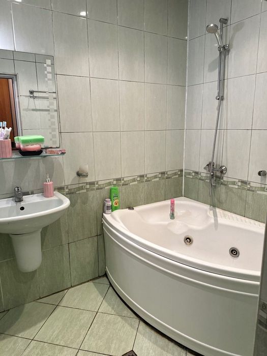 Дава се под наем Четиристаен апартамент в Добрич, Център - 140 кв.м за 298.86 € - Снимка #21