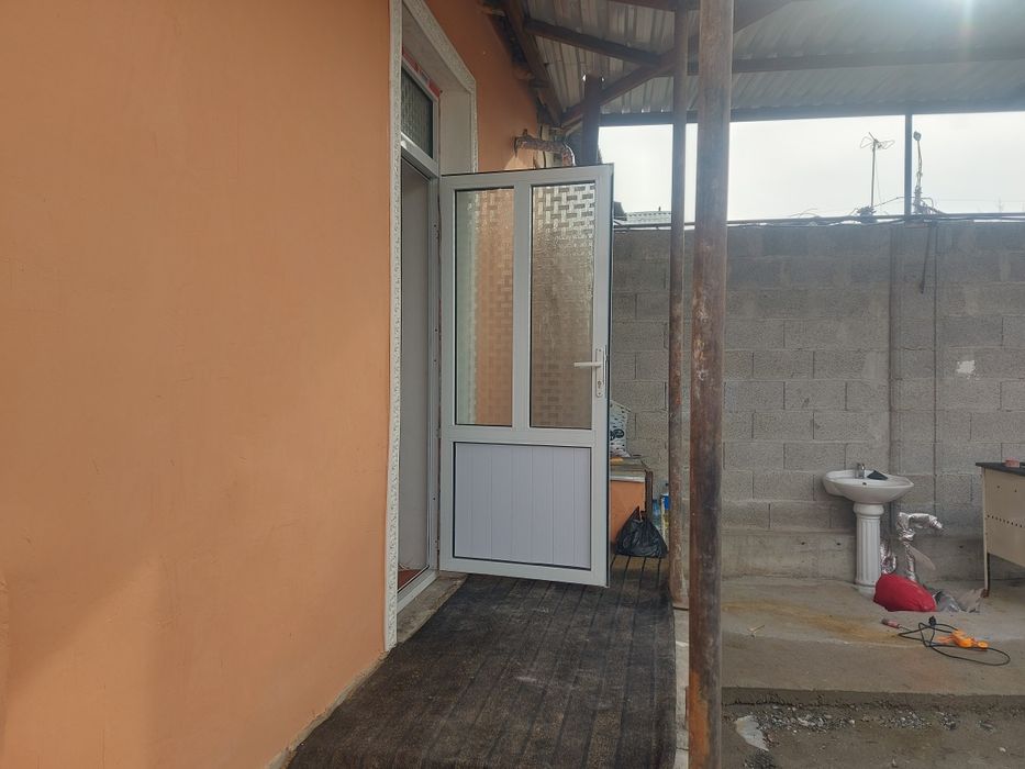 Польша бозор енида жойлашган ховли уй ижарага берилади.