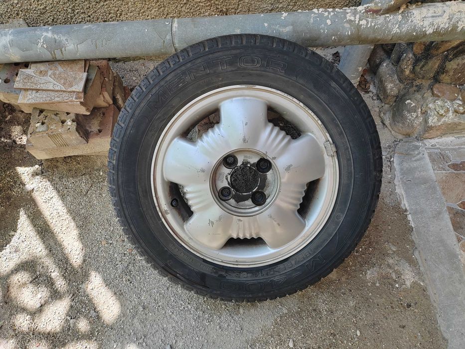 4 бр. летни гуми 185/65/R14 с джанти + резервна гума