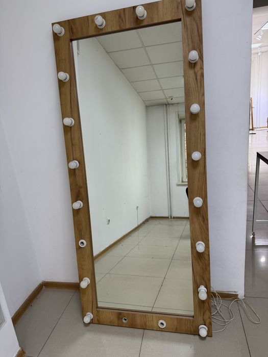 Продам зеркало с подсветкой