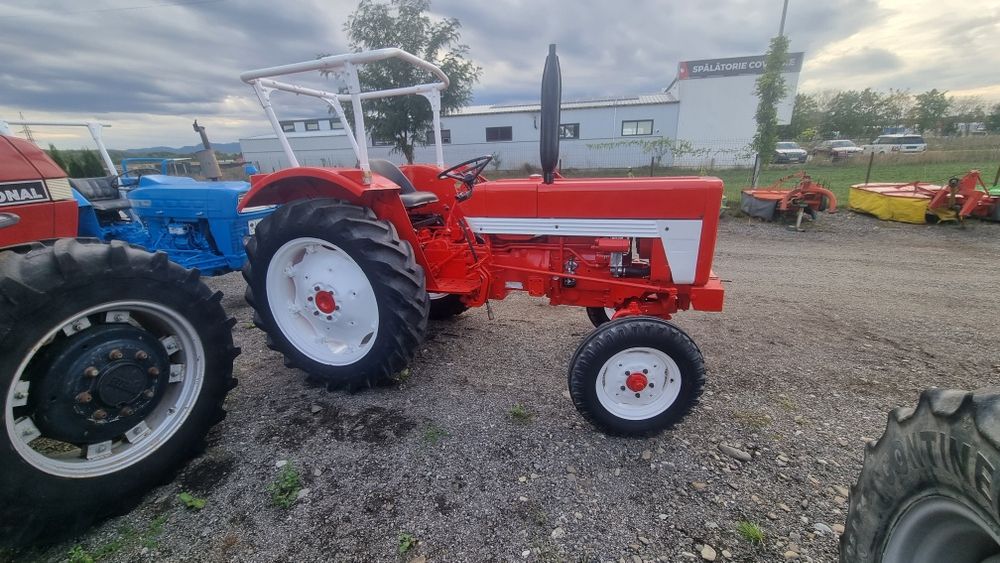 International 423 , ford 2000
